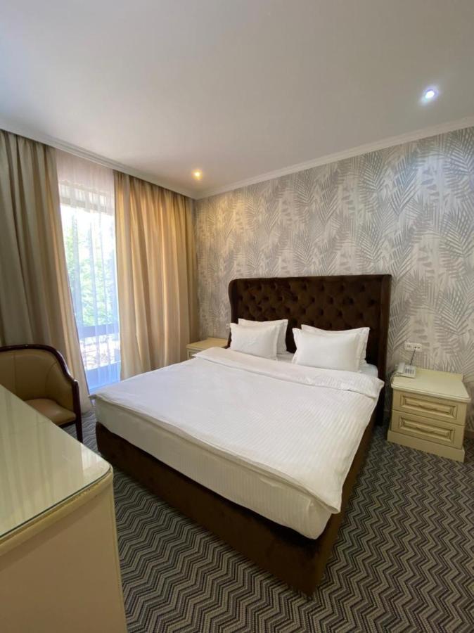 Barhat Hotel & Spa ทาราซ ภายนอก รูปภาพ