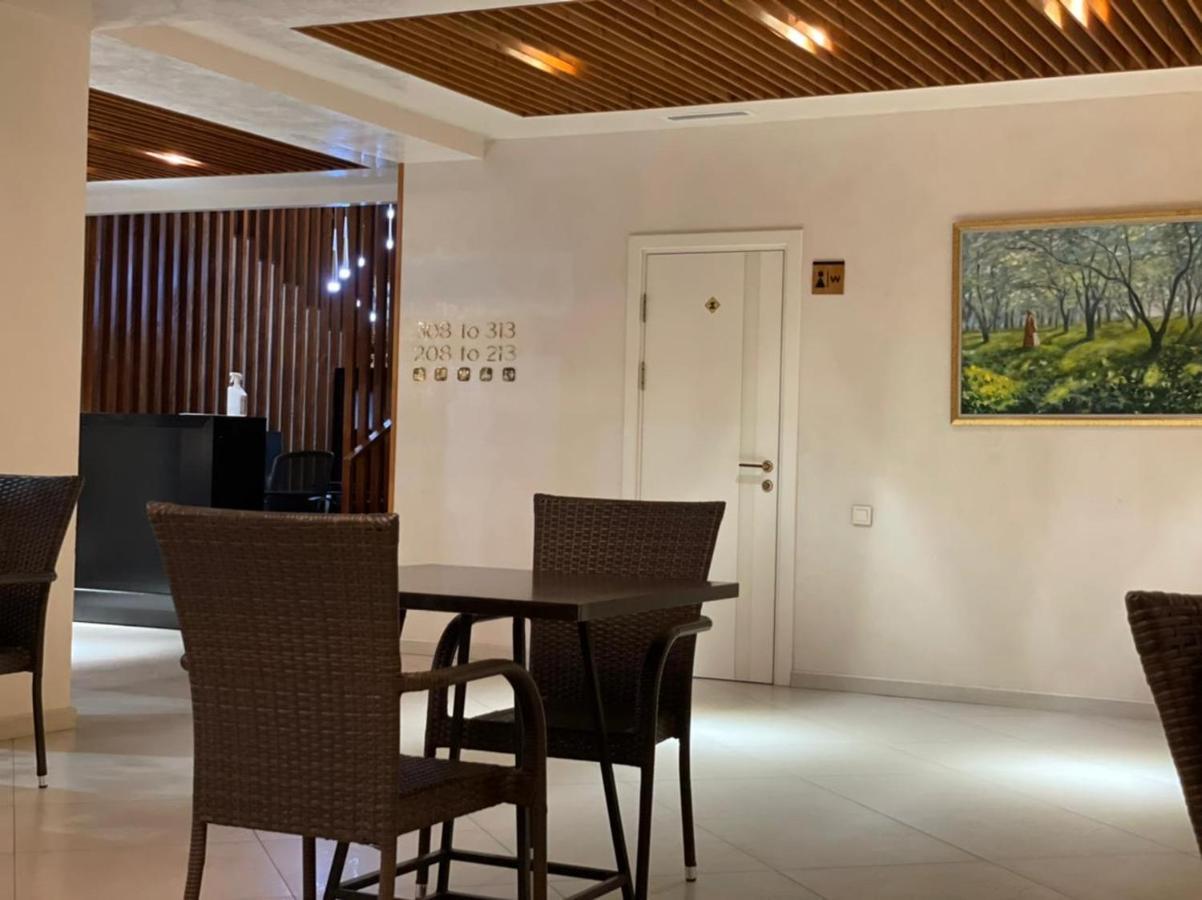 Barhat Hotel & Spa ทาราซ ภายนอก รูปภาพ