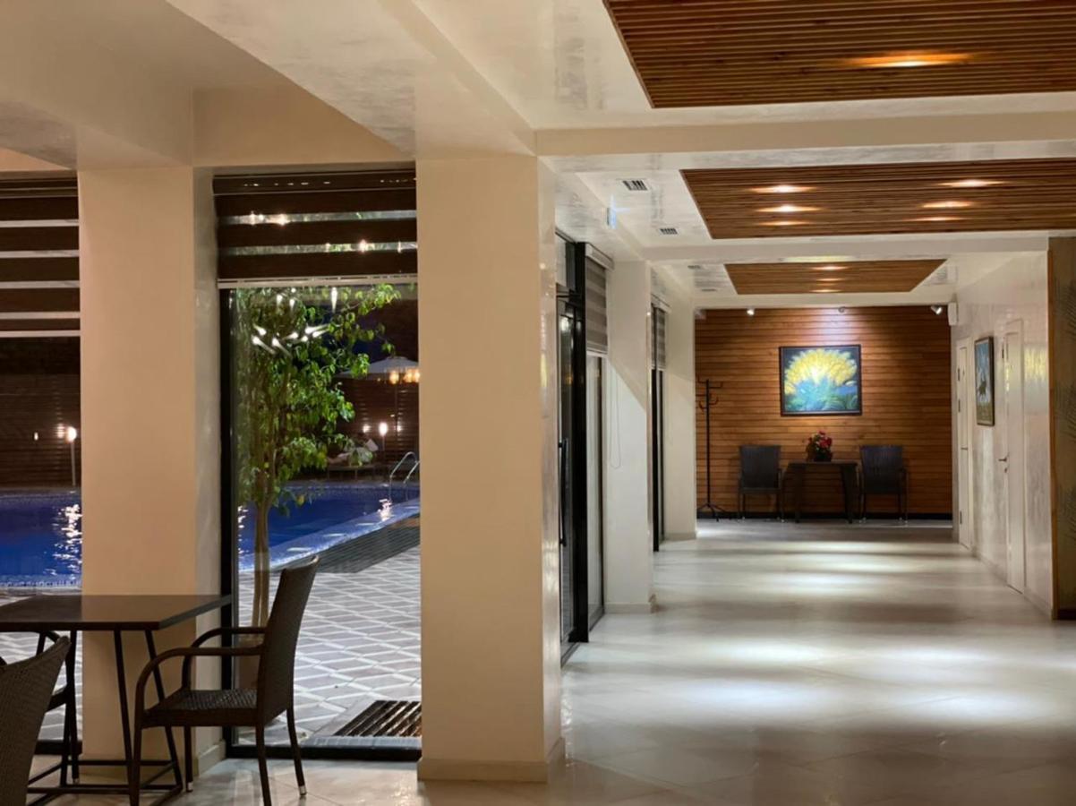 Barhat Hotel & Spa ทาราซ ภายนอก รูปภาพ