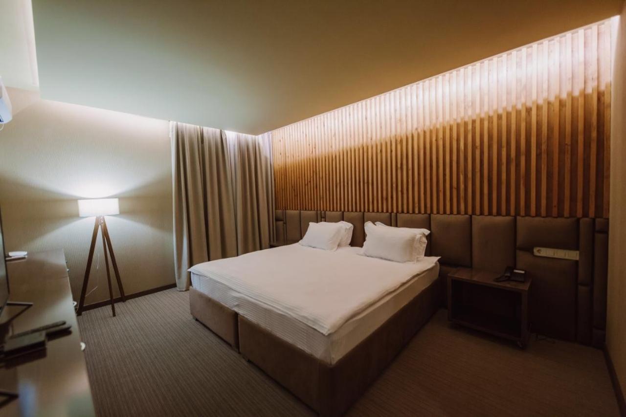 Barhat Hotel & Spa ทาราซ ภายนอก รูปภาพ