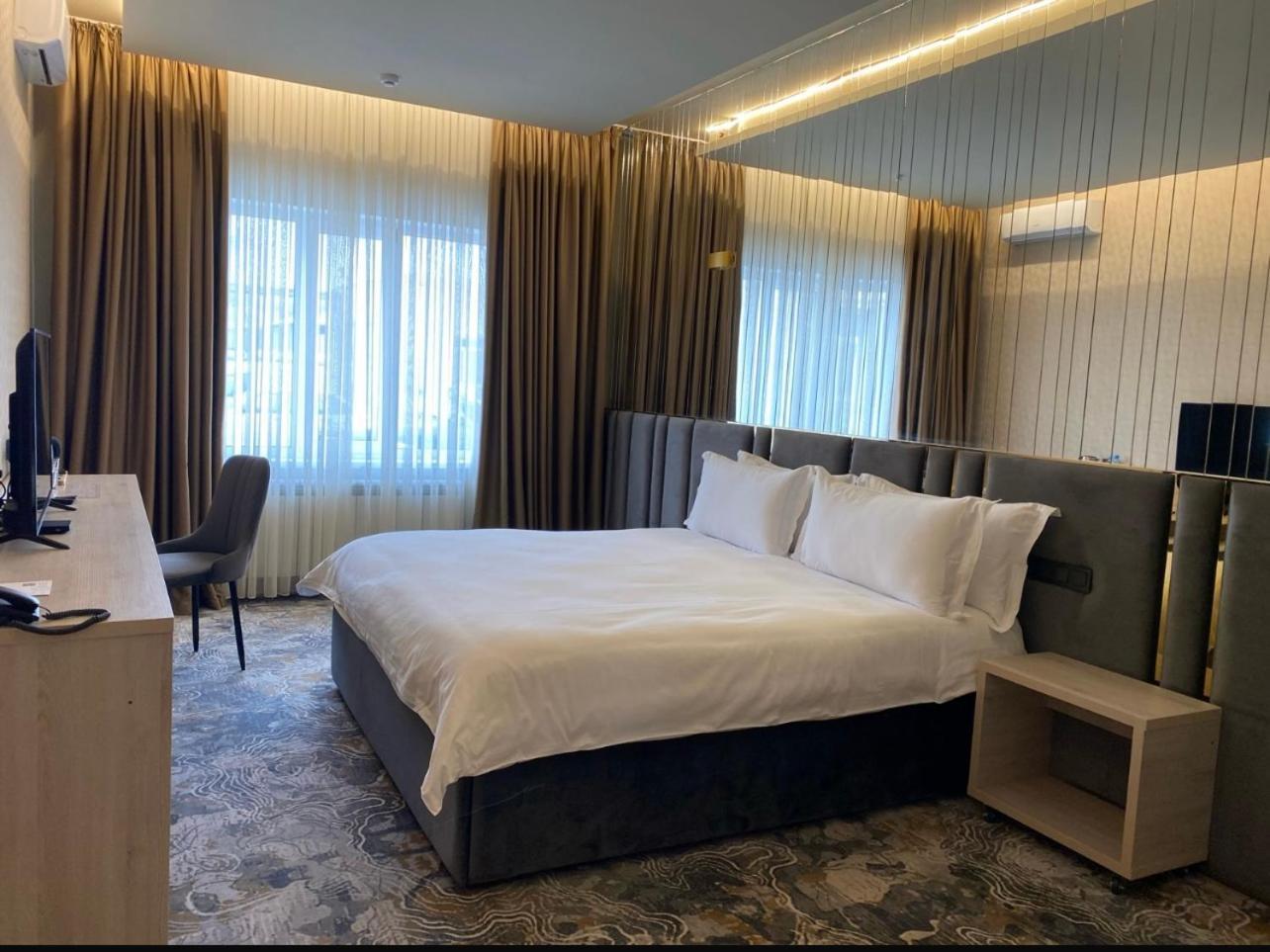 Barhat Hotel & Spa ทาราซ ภายนอก รูปภาพ