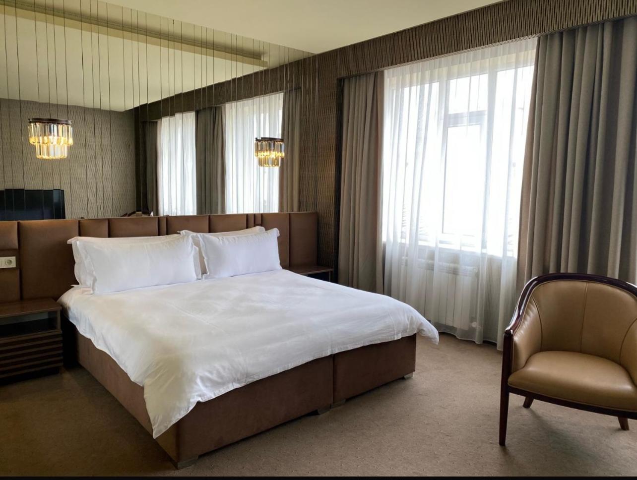 Barhat Hotel & Spa ทาราซ ภายนอก รูปภาพ
