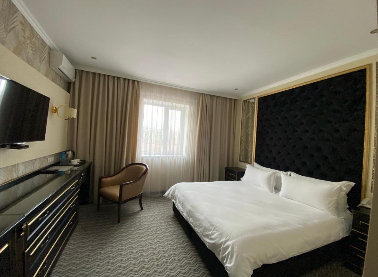 Barhat Hotel & Spa ทาราซ ภายนอก รูปภาพ