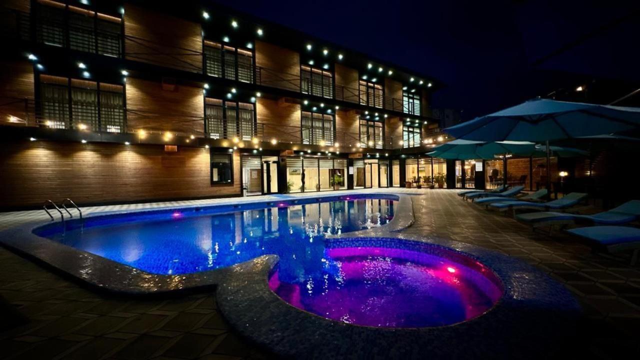 Barhat Hotel & Spa ทาราซ ภายนอก รูปภาพ