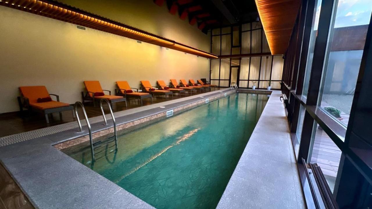Barhat Hotel & Spa ทาราซ ภายนอก รูปภาพ