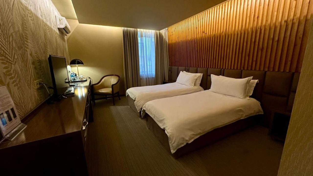 Barhat Hotel & Spa ทาราซ ภายนอก รูปภาพ