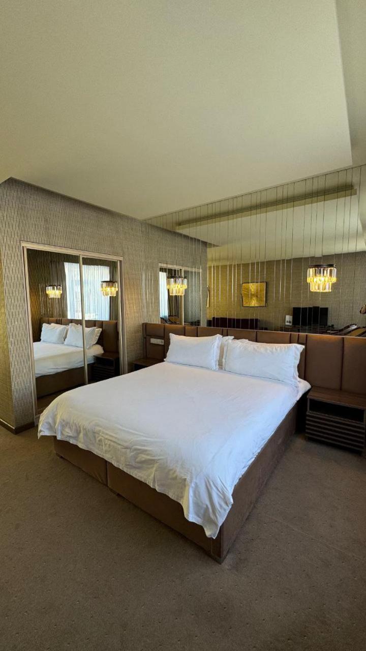 Barhat Hotel & Spa ทาราซ ภายนอก รูปภาพ