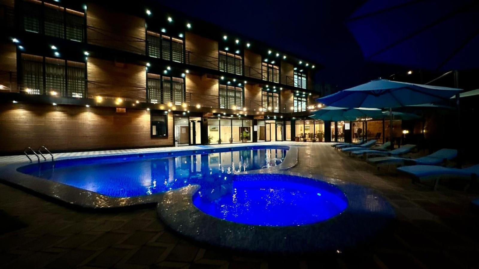 Barhat Hotel & Spa ทาราซ ภายนอก รูปภาพ