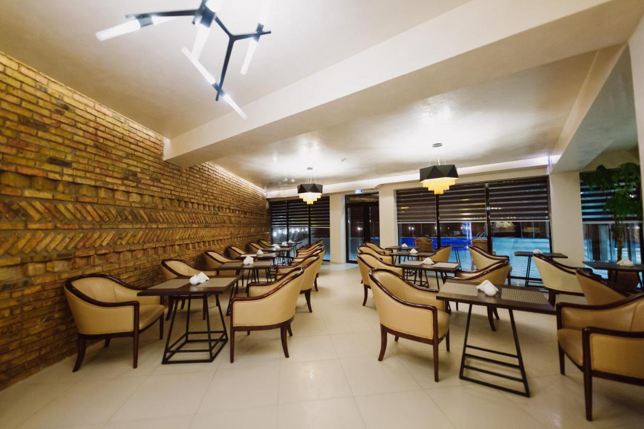 Barhat Hotel & Spa ทาราซ ภายนอก รูปภาพ