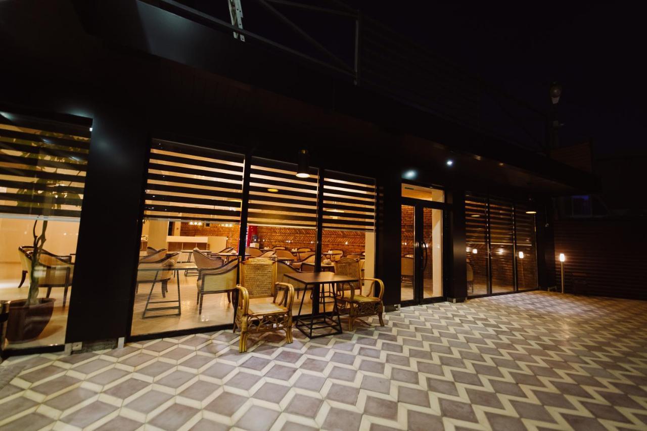Barhat Hotel & Spa ทาราซ ภายนอก รูปภาพ