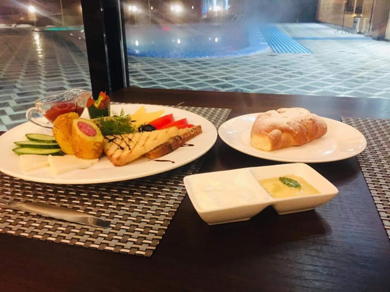 Barhat Hotel & Spa ทาราซ ภายนอก รูปภาพ