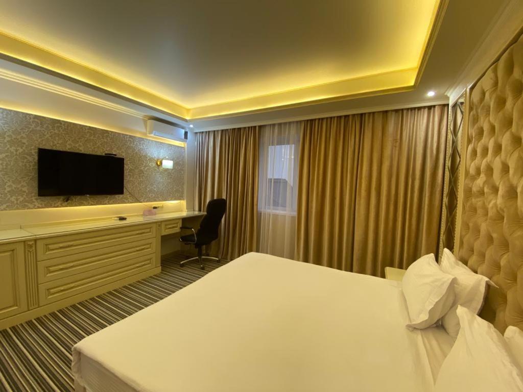 Barhat Hotel & Spa ทาราซ ภายนอก รูปภาพ